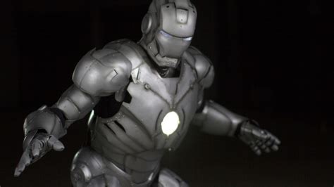 Adam Savage Erklärt Wie Man Einen Titanium Iron Man Anzug In 3d Druckt