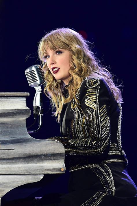 Taylor Swift Performs At Reputation Stadium Tour In Tokyo • Celebmafia