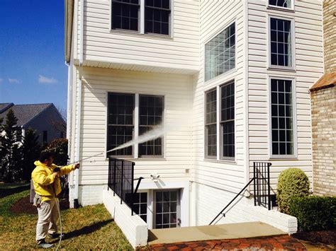 Siding cost per square foot. How to Clean Vinyl or Fiber Cement Siding - Costs ...