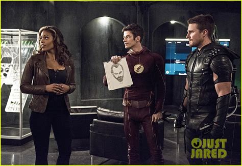 Full Sized Photo Of The Flash Arrow Crossover Legends Today Photos 02