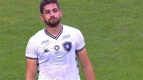 Gabriel Reclama De Irregularidade Em Primeiro Gol Do Cruzeiro Sobre O