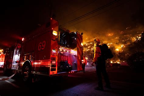 Gallery The Getty Fire Rages Along 405 Freeway Daily Bruin
