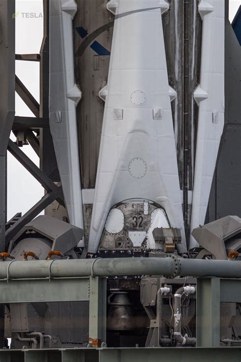 Последние твиты от spacex (@spacex). What holds SpaceX's rocket in place in this launch ...