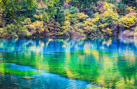 Colorful Lake In Jiuzhaigou Valley — Stock Photo © Chungking 34698289