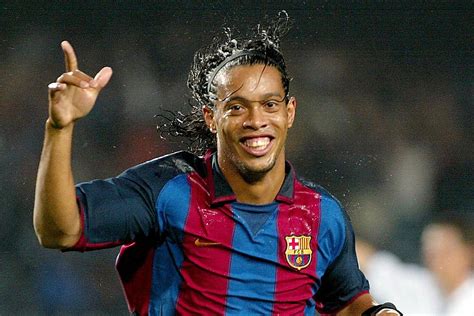 Goal takes a look at ronaldinho's net worth, how much he earns, endorsement deals and more. Ronaldinho: biografia, Messi, milan, futsal, premios, y ...