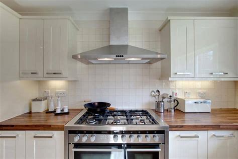 These appliances are great for cooking all sorts of meals, and have numerous benefits over electric stoves. Buying Ranges, Ovens & Cooktops | HomeTips
