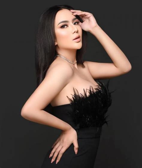 Potret Seksi Anggita Sari Pakai Dress Bulu Hot Mom Makin Cetar Okezone Lifestyle