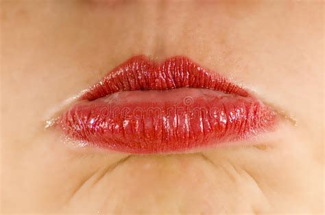 Le meilleur endroit pour découvrir les offres freebox et mobiles grandeur nature ! Red lips pouting stock photo. Image of sadness, glossy ...