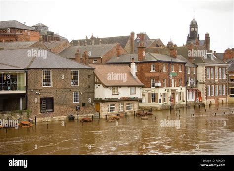 Flooding Of River Ouse King S Staith York City Centre Uk Stock Photo