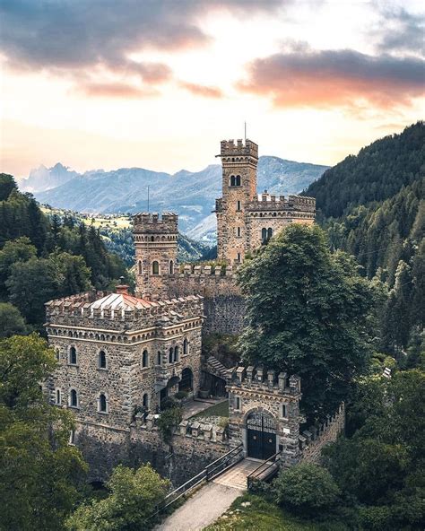 Castlesbook Bolzano Italy 🇮🇹 Credit 📷steigerphotography 👏