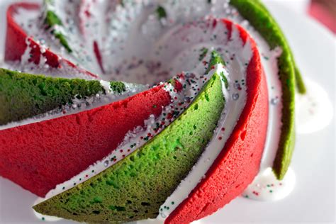 The bundt cake commonly has either a chocolate, lemon or buttercream flavor but over the years, many bakers have evolved the recipe and infused a lot of diverse flavors. 11 Stunning Holiday Sweet Treats