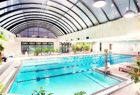 Indoor Swimming Pools In Nyc That Offer Day Passes Mommypoppins