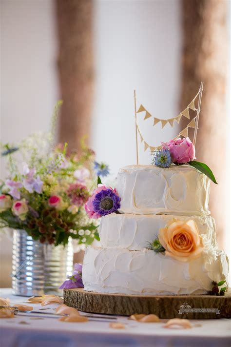 Buttercream Wedding Cake With Flower Decorations Clock