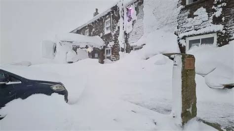 Bandb Guests Snowed In At Tan Hill Inn In Yorkshire Dales After Storm