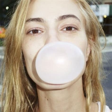 36 Celebrity Bubble Gum Girls