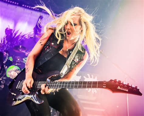 Nita Strauss La Poison D Alice Cooper Black Bonnie