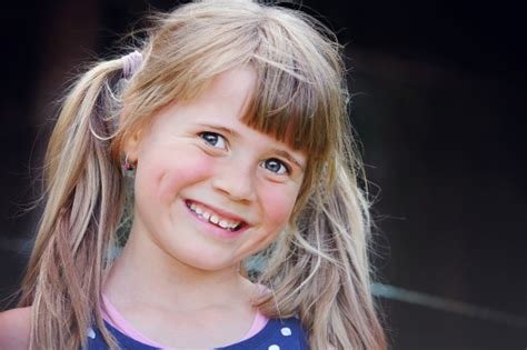 portrait visage d enfant fille heureuse images gratuites fotomelia
