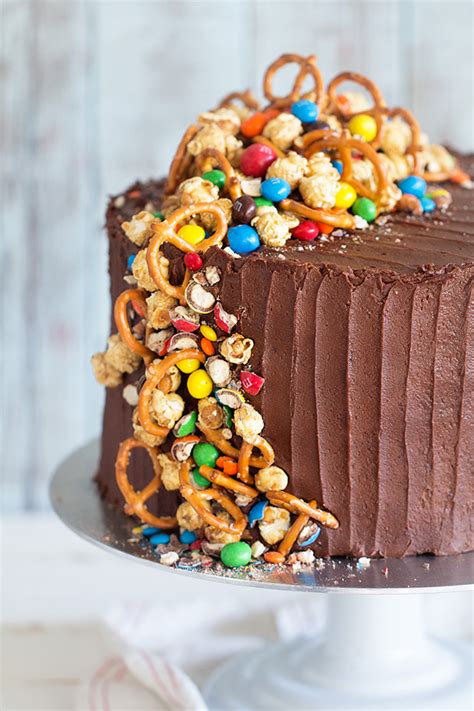 Everyone and i mean everyone looks this cake and the frosting when i make it. Chocolate Birthday Cake Recipe