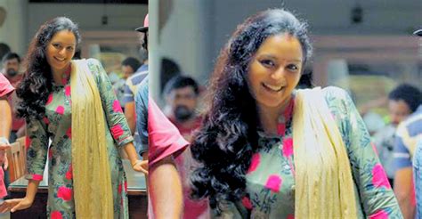 Its Manju Warriers Turn To Imitate Mohanlal Photo Goes Viral In Social Medias