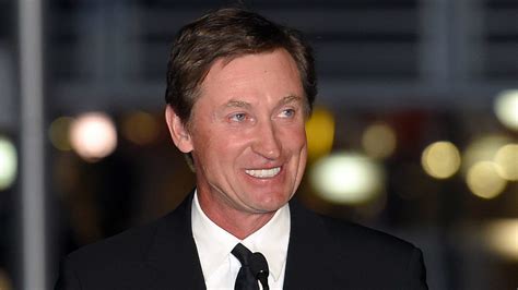 Wayne Gretzky To Present Hart Trophy At Nhl Awards