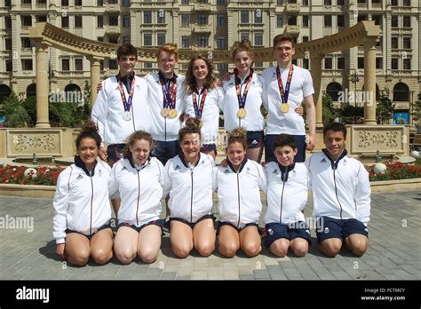 The Great Britain Diving Team Pose With Their Medals Hi Res Stock