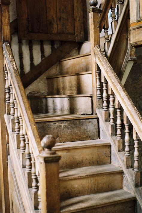 10 Old Farmhouse Farmhouse Staircase