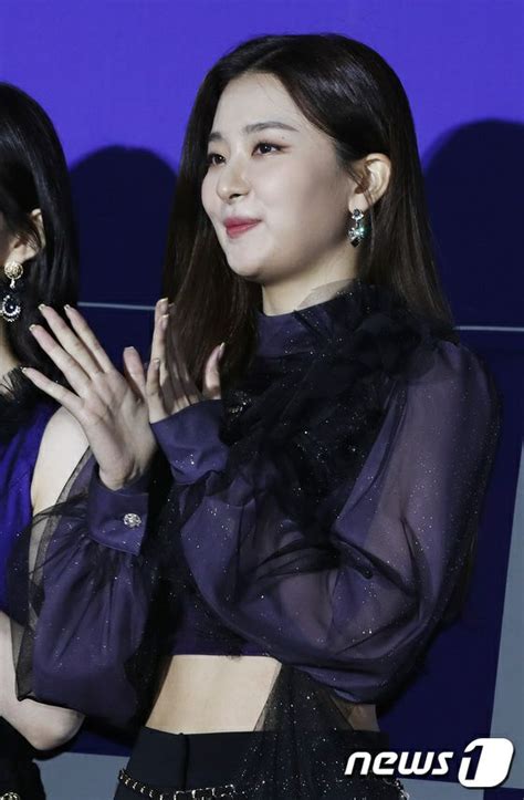 netizens are divided over red velvet s outfits for kcon tact 2020 season 2 kpophit kpop hit