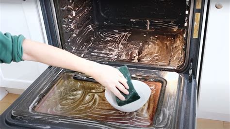 How To Remove Years Of Grease And Grime From Your Oven