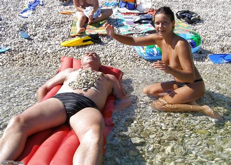 Topless Beach Girls Teasing 11 Pics Xhamster