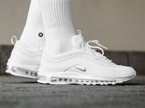 Nike Air Max 97 Triple White Release Reminder Wave®