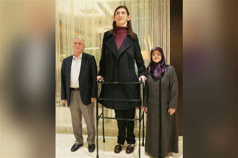 turkish rumeysa gelgi who is more than 7 feet tall officially named world s tallest woman
