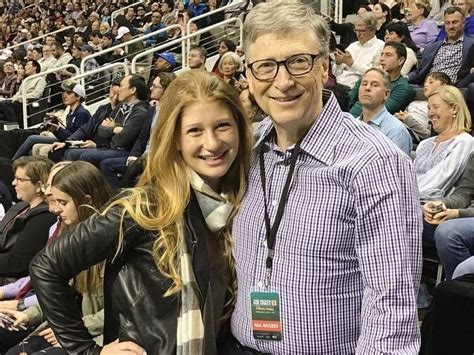 Bill and melinda gates in 2018. Bill Gates macht Tochter Geschenk für 16 Mio. Dollar ...