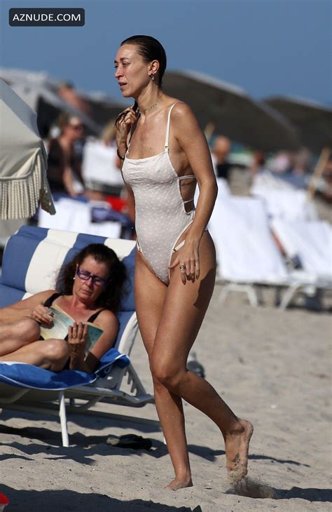 Alana Hadid Sexy With Marielle Hadid In Miami Beach In Florida Aznude