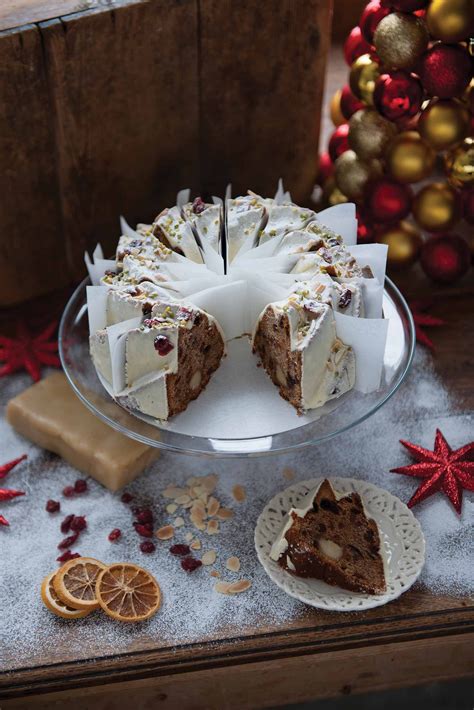 Serves 14 | total time 55 mins, plus soaking and cooling. Christmas Bundt Cake Recipes Uk : Fig and Mincemeat Christmas Bundt Cake : These bundt cake ...