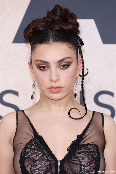 Charli Xcx Shows Off Her Tempting Tits On Public Nucelebs Com