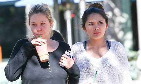 Shanna Moakler And Daughter Set To Star On Reality Tv Daily Mail Online