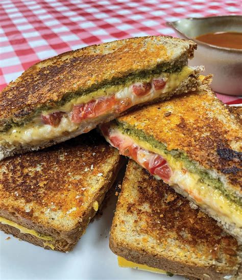Deluxe Grilled Cheese Illinois Country Living Magazine