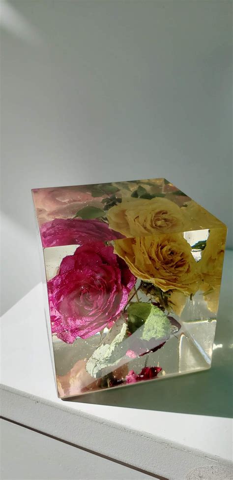 7.3 which sealing method is best for my flowers? Preserving wedding Flowers in Large Resin Cube. Keepsake ...