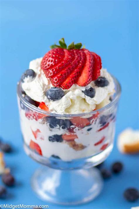 Strawberry Blueberry Trifle Desseert Recipe •