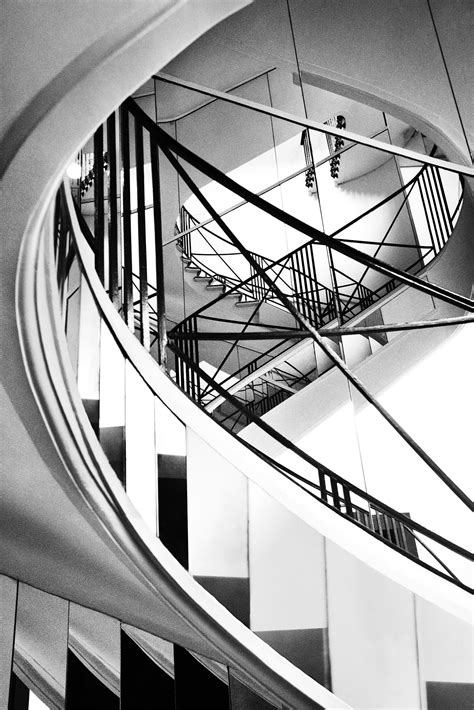 La Escalera Con Espejos Chanel