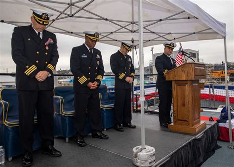 Dvids News Uss Howard Conducts Change Of Command Ceremony