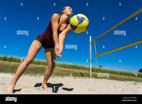 Spielfeld Beachvolleyball Fotos Und Bildmaterial In Hoher Auflösung