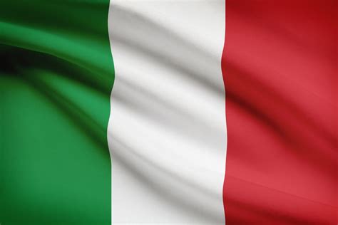 I tre colori furono scelti sul modello della bandiera francese: Perchè la bandiera italiana è di colore verde, bianco, rosso?