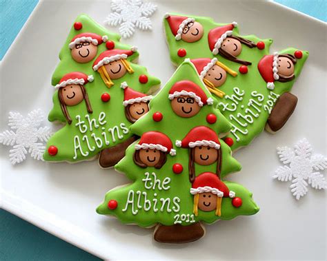 I might have mentioned that before in our favorite cookie recipes post. Christmas Family Tree Cookies - Edible Crafts