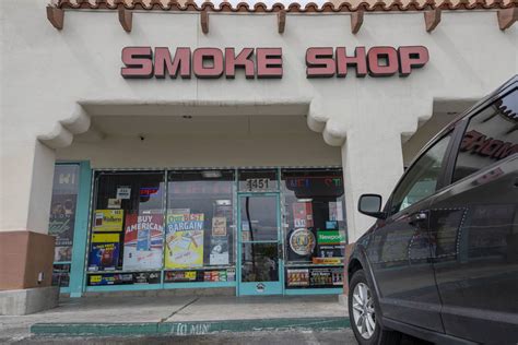 Smoke Shops Stay Open Amid Covid 19 Outbreak Las Vegas Review Journal
