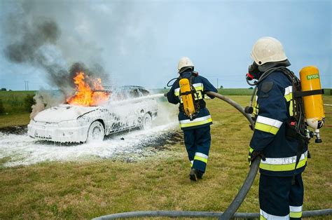 The fire uses oxygen and expels carbon dioxide. Best Fire Extinguisher For Car 2021 | Automotive Use