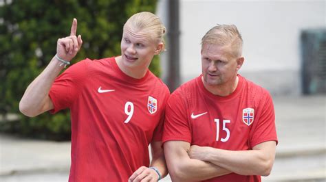 The Camera Suddenly Captured The Moment Erling Haaland And His Father