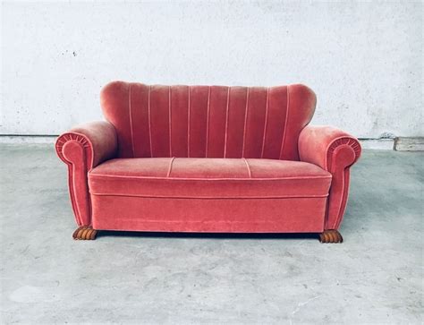 Art Deco Pink Velvet 2 Seat Sofa With Shell Shaped Feet 1930s For Sale