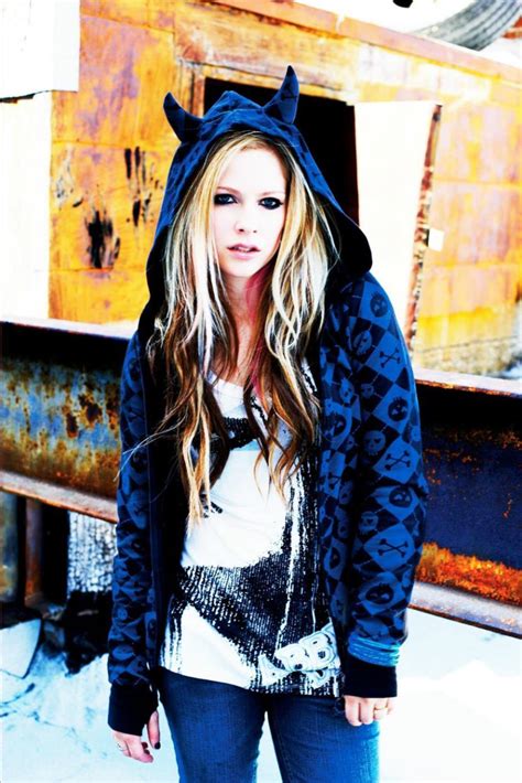 Avril Lavigne Music Star Fabric Poster 36 X 24 20 X 13 041fabric