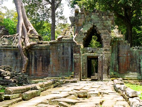 It is 181,035 square kilometres (69,898 square miles) in area, bordered by thailand to the northwest, laos to the northeast. Angkor Wat, Cambodia | PhotosDaily.com